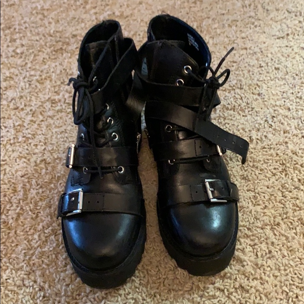 Combat boots
